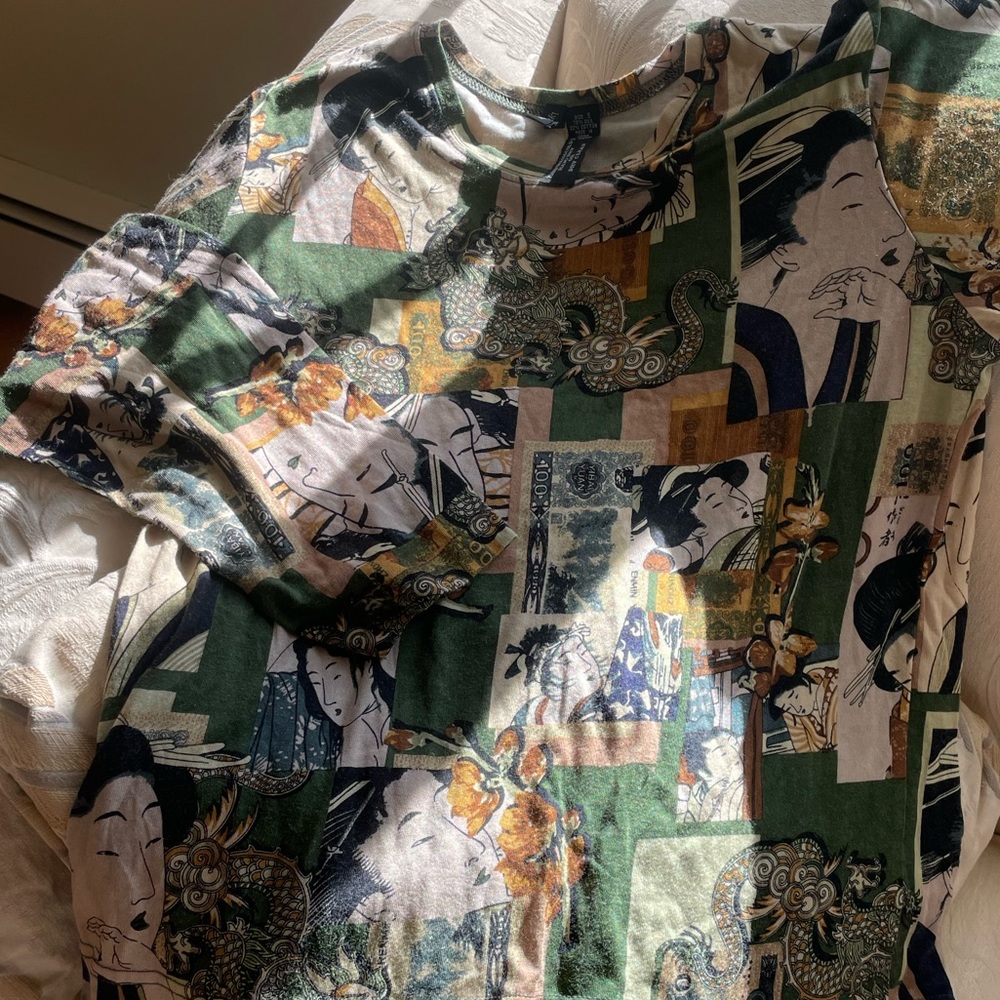 Asian motif t-shirt